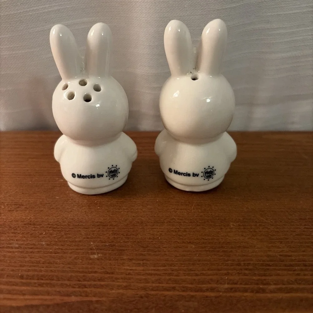 Mercis By Pluto White Rabbit Salt and Pepper Shakers